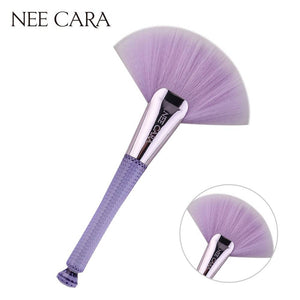 Nee Cara Fan Brush #N824 : neecara นีคาร่า แปรงแต่งหน้า ด้ามม่วง