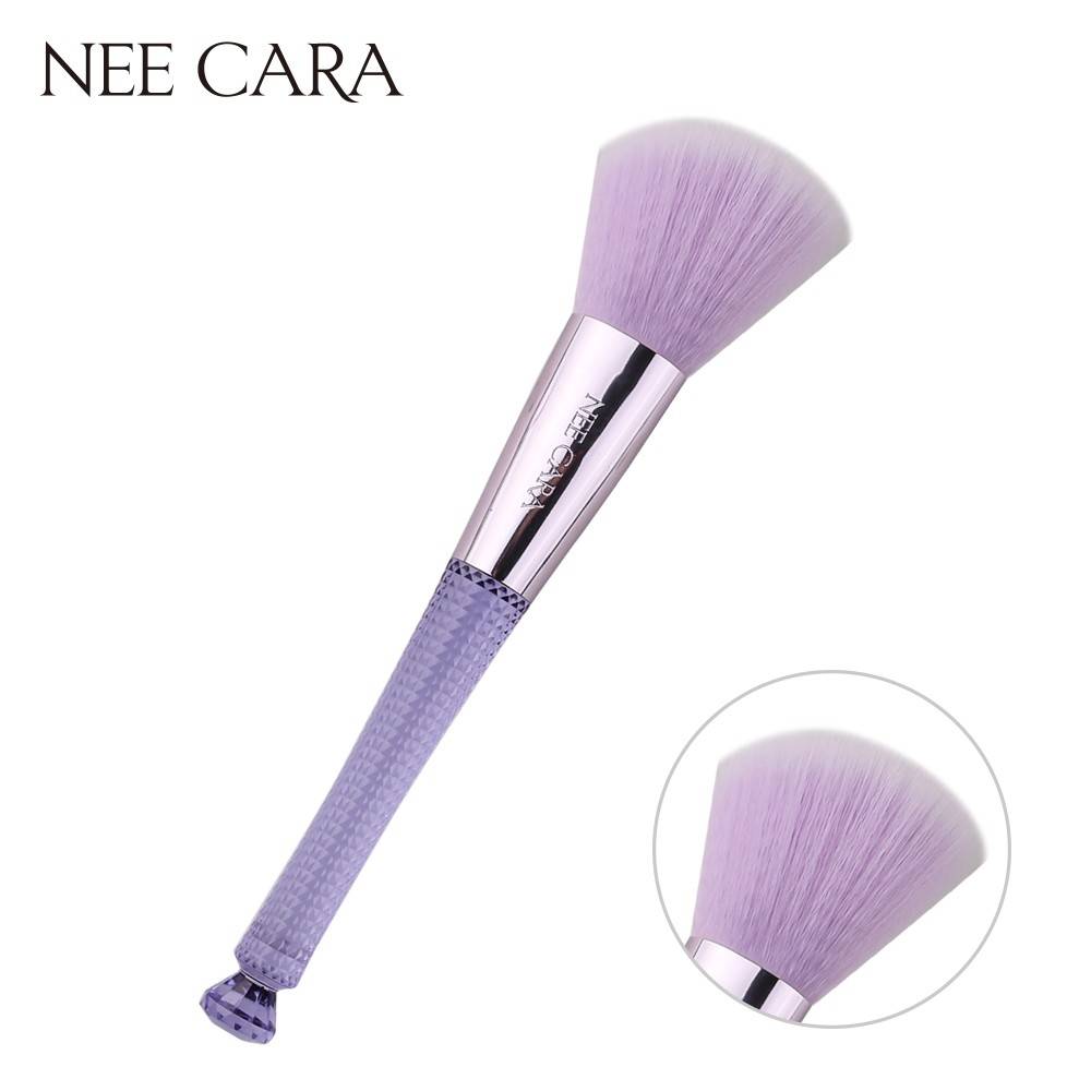 Nee Cara Angled Powder Brush #N827 : neecara นีคาร่า แปรงแต่งหน้า ด้ามม่วง