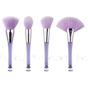 Nee Cara Fan Brush #N824 : neecara นีคาร่า แปรงแต่งหน้า ด้ามม่วง