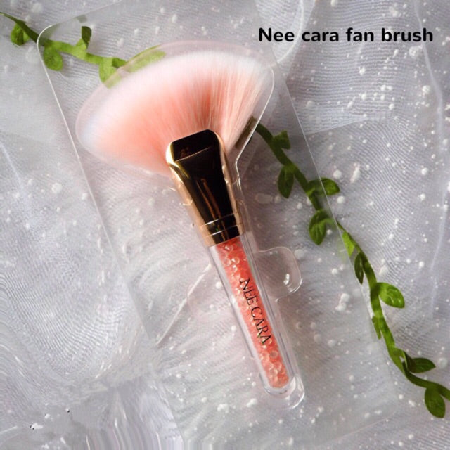 Nee Cara Pink Crystal Brush #N849 : neecara แปรงแต่งหน้า พิงค์คริสตัล