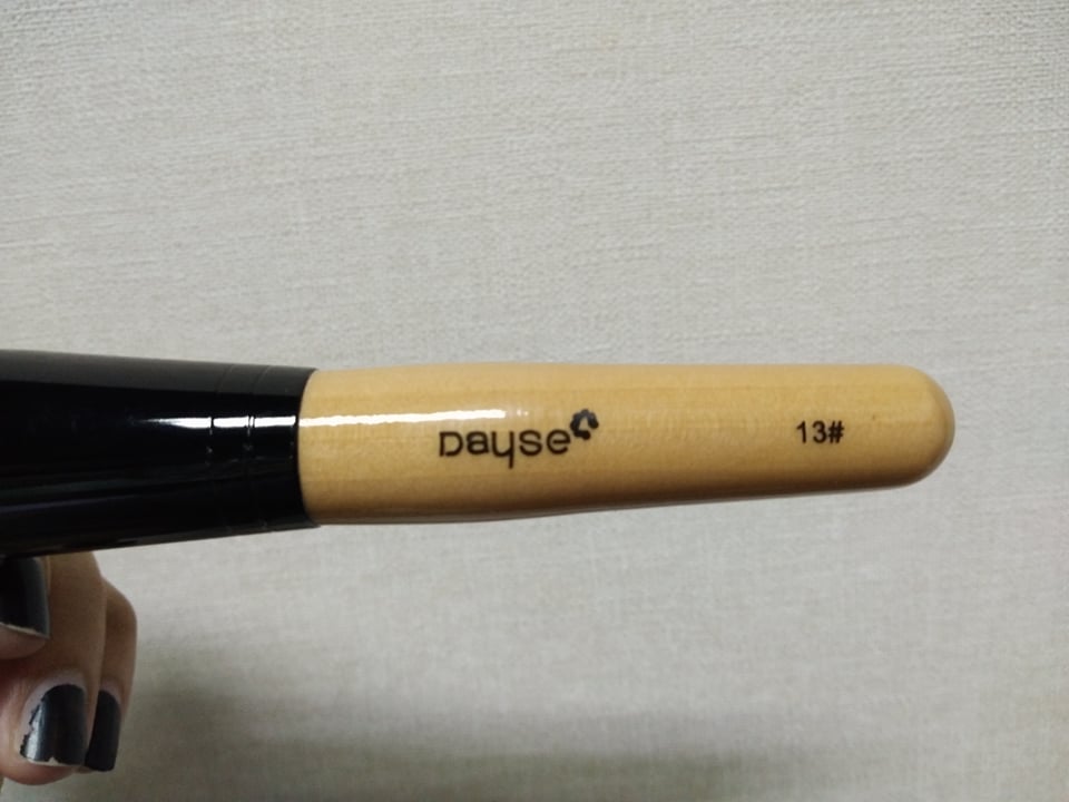 Dayse Cheek Blusher Brush #B113 : เดย์ซี่ แปรงแต่งหน้า ปัดแก้ม