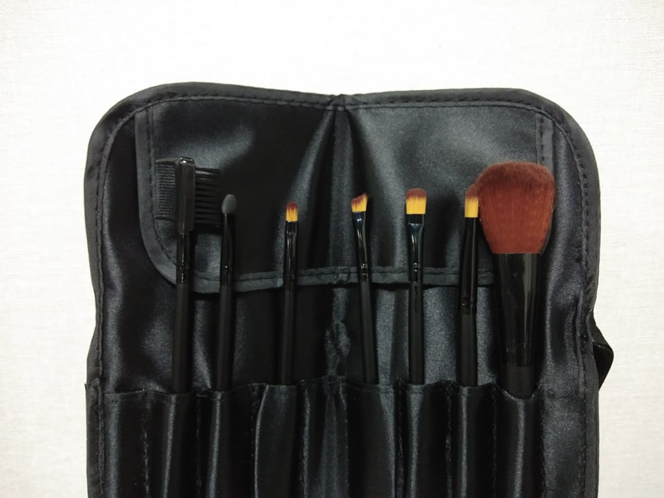 Dayse Brush Set #BS002 : เดย์ซี่ ชุดแปรงแต่งหน้า เซทแปรง ขนนุ่ม 7 ชิ้น พร้อมกระเป๋า