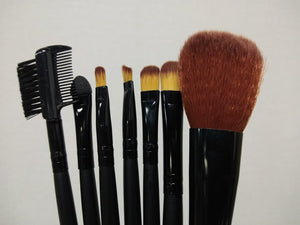 Dayse Brush Set #BS002 : เดย์ซี่ ชุดแปรงแต่งหน้า เซทแปรง ขนนุ่ม 7 ชิ้น พร้อมกระเป๋า