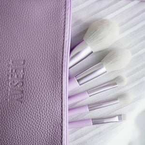 Deesay Travel Series 6 Pieces Brush Set With Bag : ดีเซ้ย์ เซ็ตแปรงพกพา 6 ชิ้น พร้อมกระเป๋า แปรงแต่งหน้า